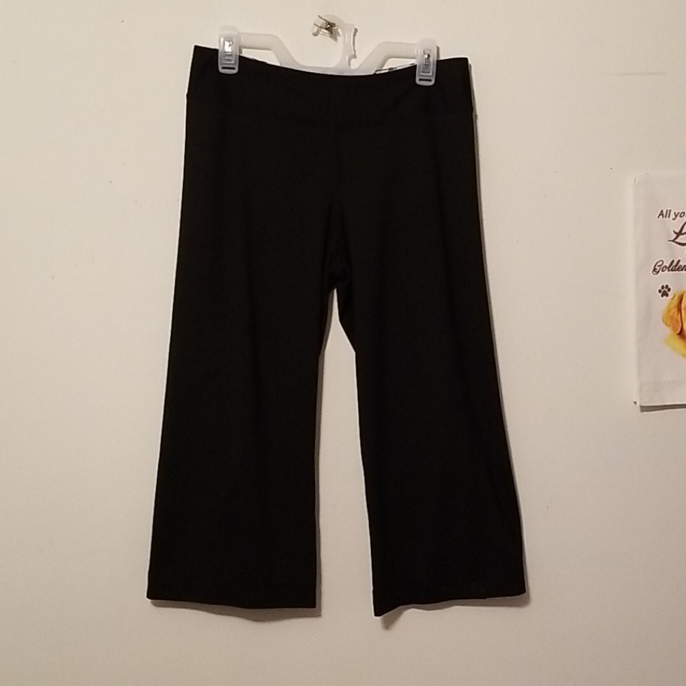 Shanghai Red Active Capris
